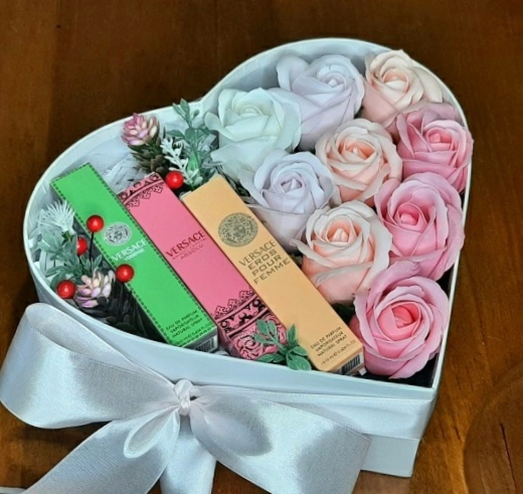 Букет из мыльных роз, композиция цветы из мыла, розы из мыла 'Нежные розы и Versace', фото №2
