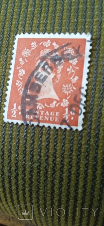 Postage revenue 1 1/2d марка Елизаветы 2, фото №2