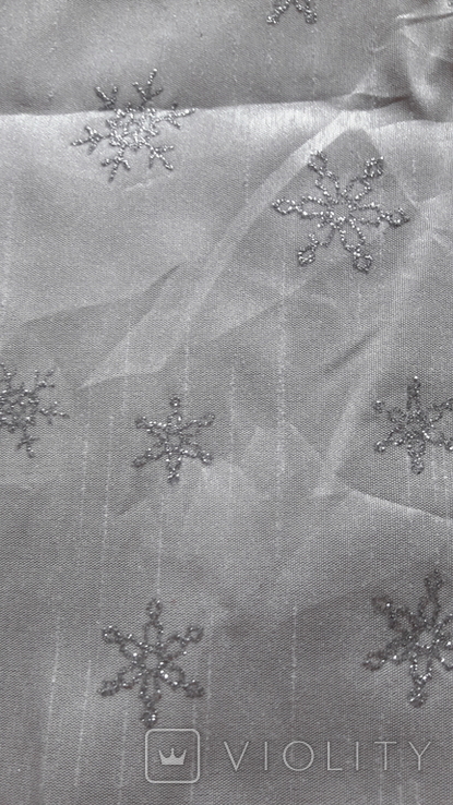 Обрезки нарядной ткани Снежинка на бальные платья для кукол