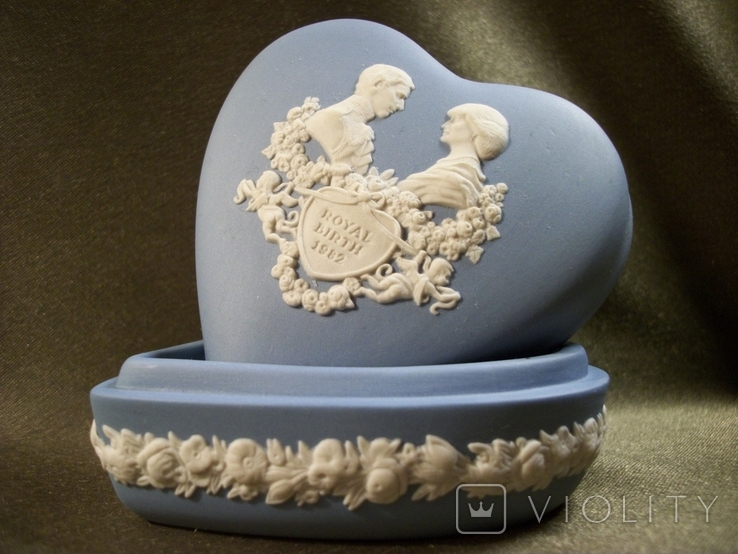 11С2 Шкатулка в форме сердца. Принц Чарльз и принцесса Диана. Бисквит. Wedgwood, фото №8