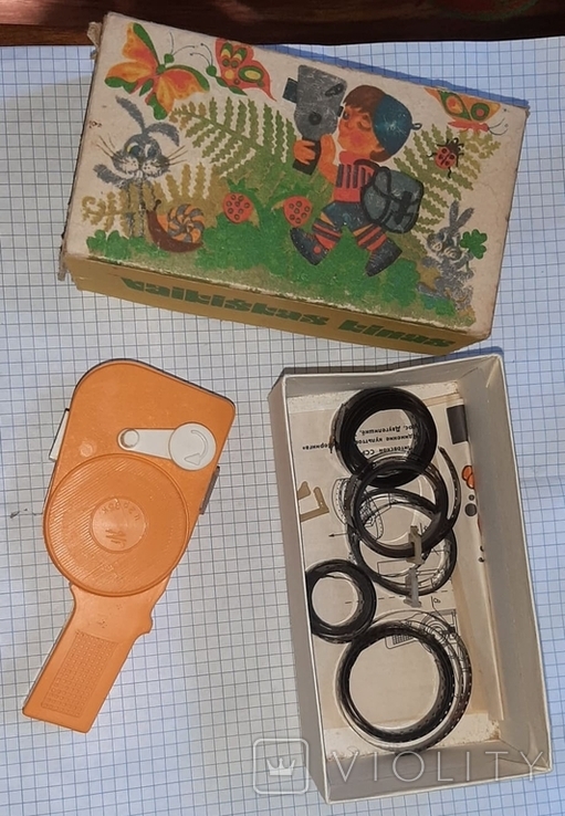 Детская игрушечная кинокамера с пленками-мультфильмами, 80-е гг. Литовская ССР.
