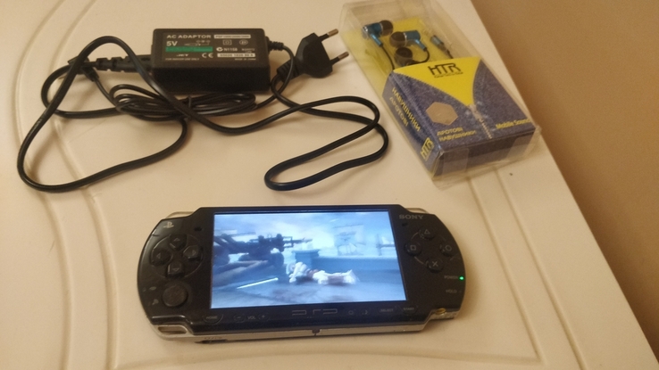 Sony PSP 2006 прошитая + флешка 16GB c играми + Наушники., numer zdjęcia 10