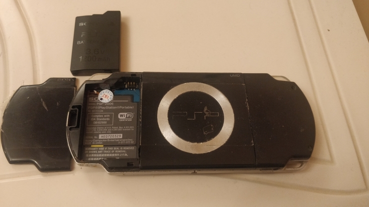 Sony PSP 2006 прошитая + флешка 16GB c играми + Наушники., numer zdjęcia 11