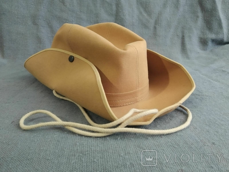Шляпа с полями сделана во Франции