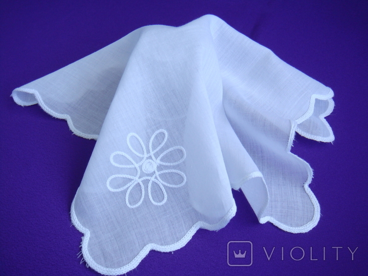 Носовой платок белый вышивка Цветок, фестончатые края., фото №2