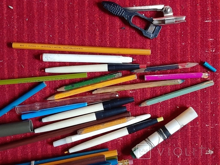 Кучка карандашей и фломастеров, фото №2