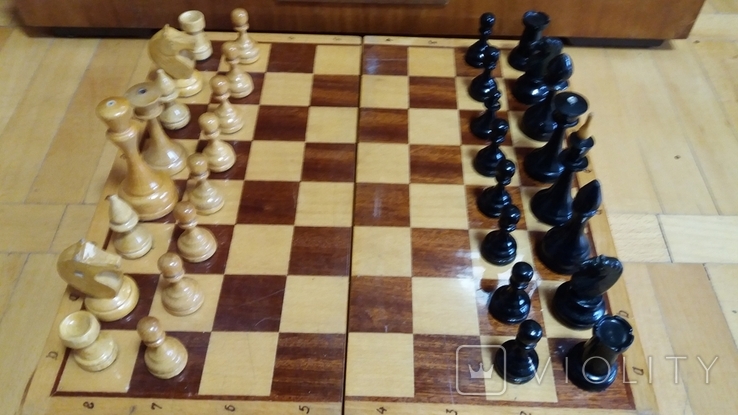 Шахматная доска с фигурами, фото №2
