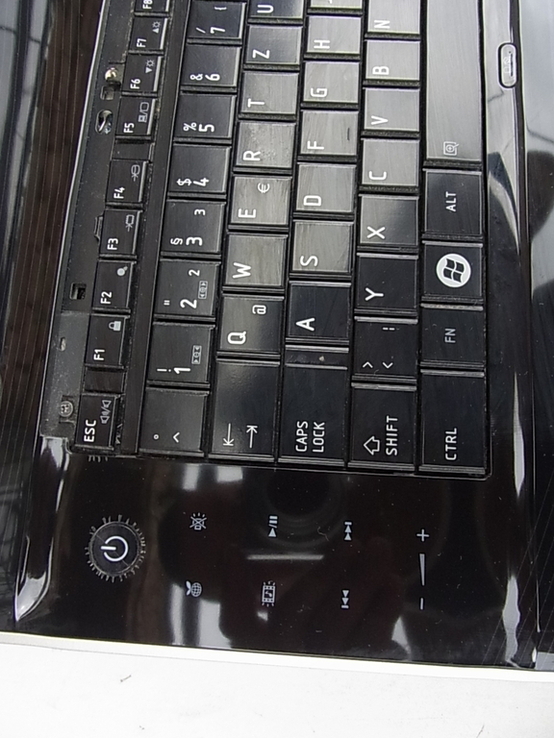 Ноутбук TOSHIBA HARMAN / KARDON i5 SATELITE P500-1CK на ремонт чи запчастини з Німеччини, фото №5