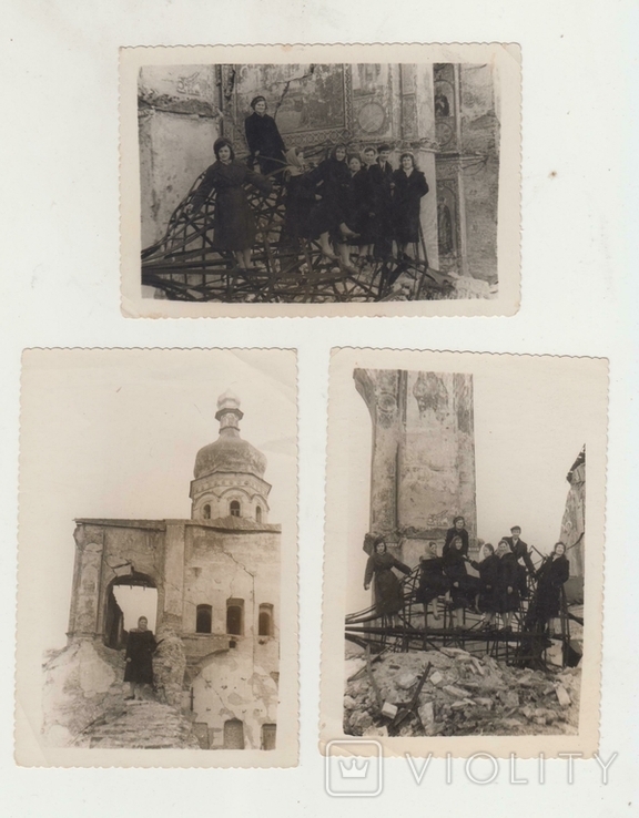 Девушки на развалинах успенской церкви г.киев