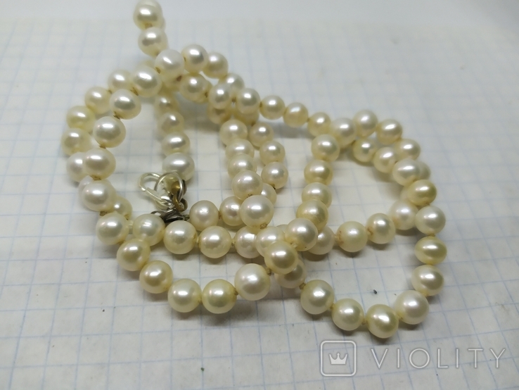 Pearl beads. 1 is low. Length 62cm