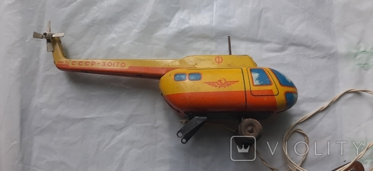 Вертолет СССР, на батарейке. Цена 4 рубля.