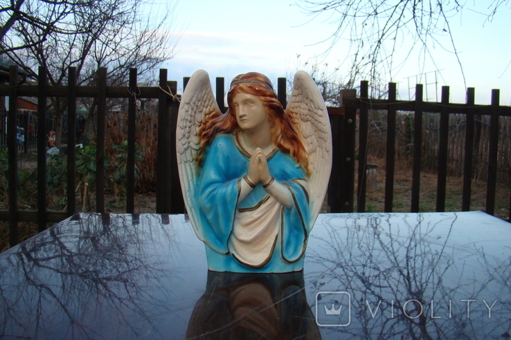 Sculpture figurine Angel with wings folded hands in prayer, photo number 12