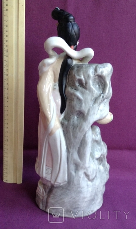 The statuette is a Chinese woman. Porcelain., photo number 7