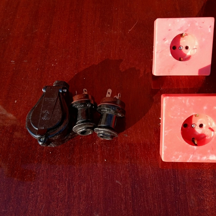 Гаражный комплект -Бакелитовая розетка с 2 мя вилками и 2 несгораемые розетки, фото №3