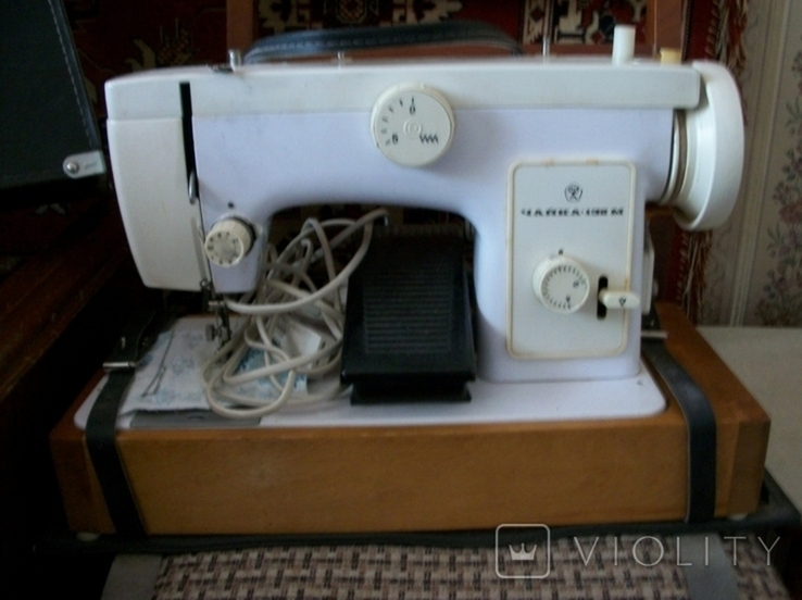 Швейная машинка чайка 132-м, белая, футляр,инструкция и другое, фото №2