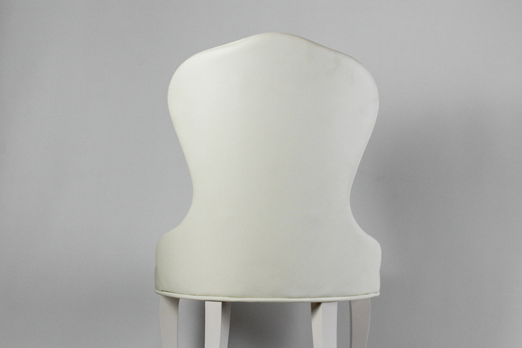 Белые стулья для кухни, гостиной, ресторанов в современном стиле., фото №11
