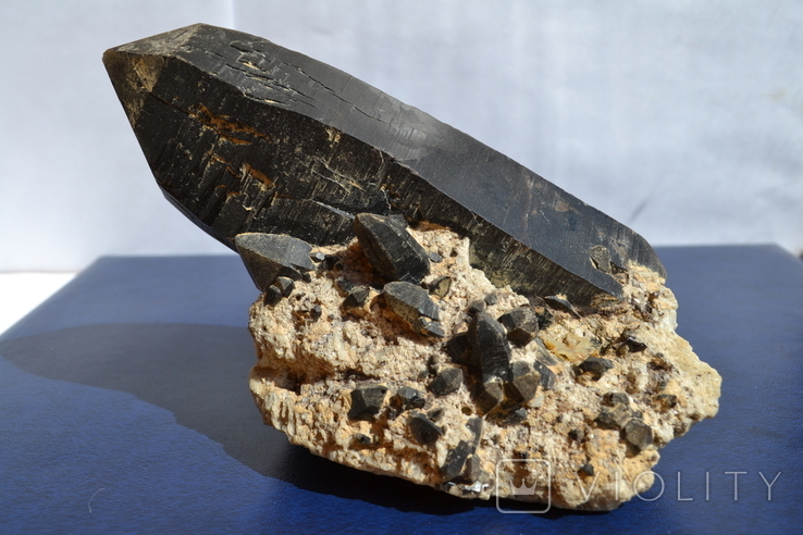Морион, кристалл в материнской породе, 805 г, Волынь.