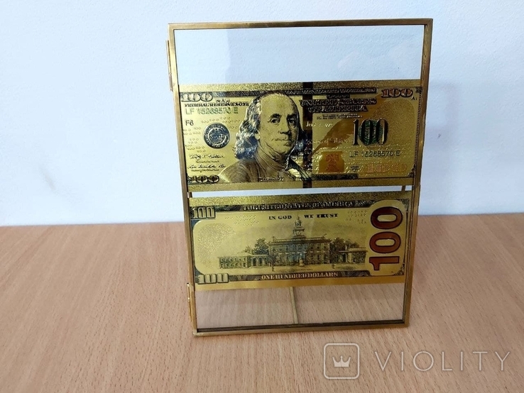 Золотистая банкнота 100 долларов в рамке, фото №3