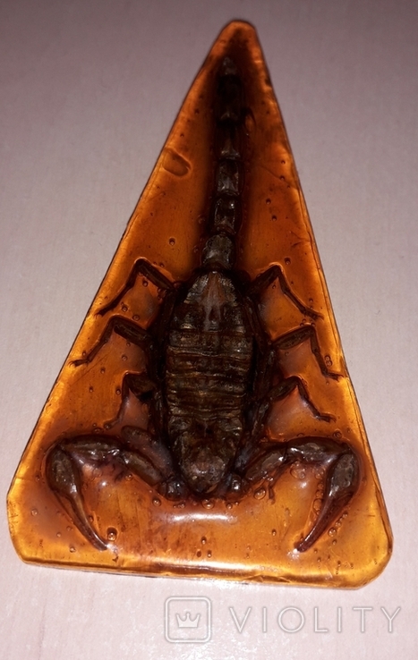 Скорпион в смоле, ручная работа - 8.5х5 см., фото №2