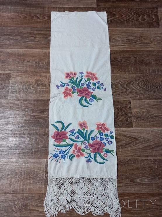 Embroidered towel 51p