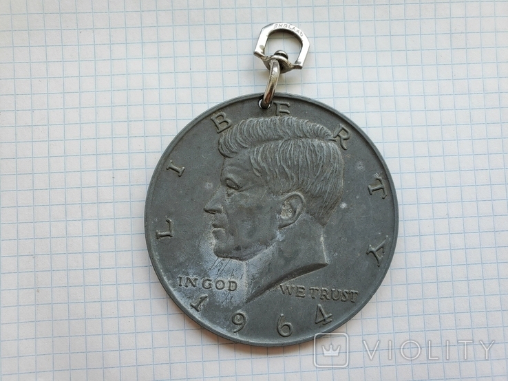 Крупная Медаль брелок в виде пол долларовой монеты США