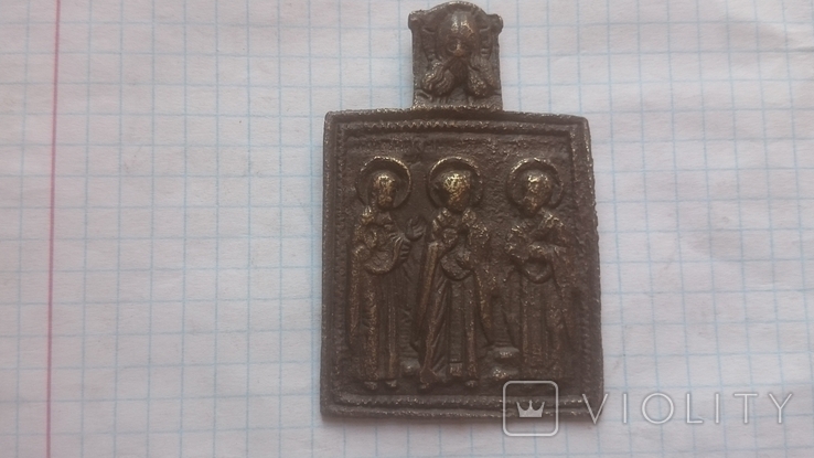 Нательная бронзовая иконка с тремя святыми, фото №2