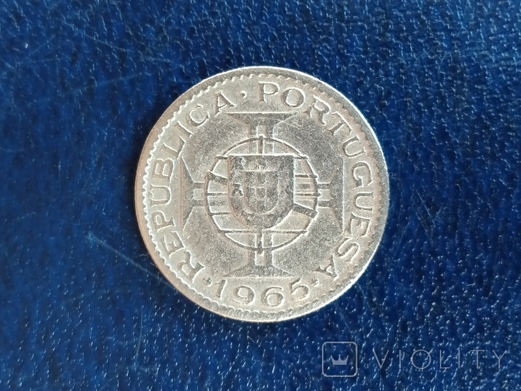 Монета, Португальский Мозамбик, 2,5 эскудо 1965 г., фото №2