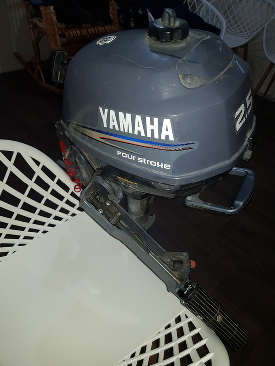 Yamaha 2.5 Лодочный двигатель.4Такт.