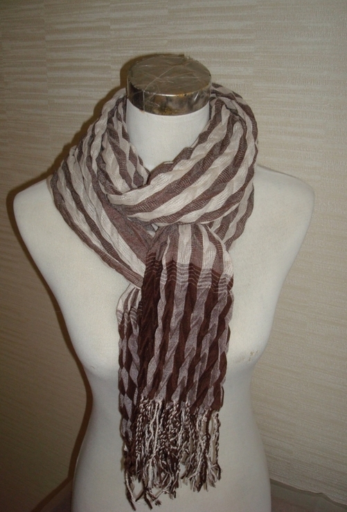 Красивый шарф женский плиссе в шоколадных оттенках с бахромой, фото №3