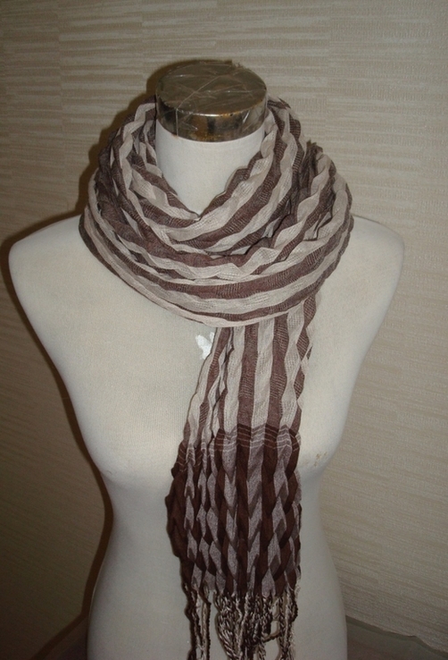 Красивый шарф женский плиссе в шоколадных оттенках с бахромой, фото №5