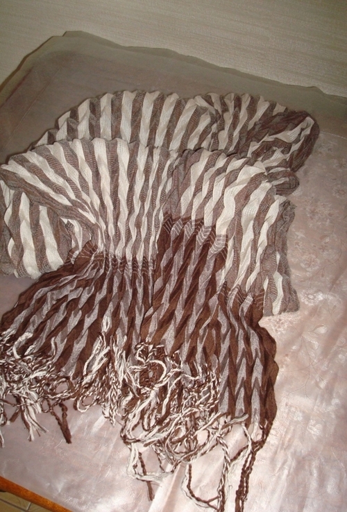 Красивый шарф женский плиссе в шоколадных оттенках с бахромой, фото №7