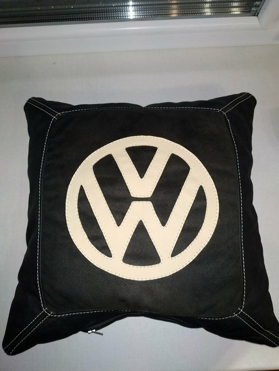 Подушка в автомобиль эмблема Volkswagen, фото №2
