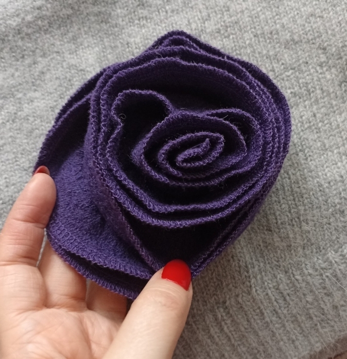 Элегантная красивая брошь в виде розы фиолетовая, фото №2