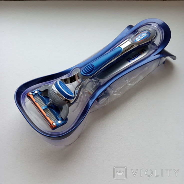 Бритвенный станок "Gillette Fusion".(1)