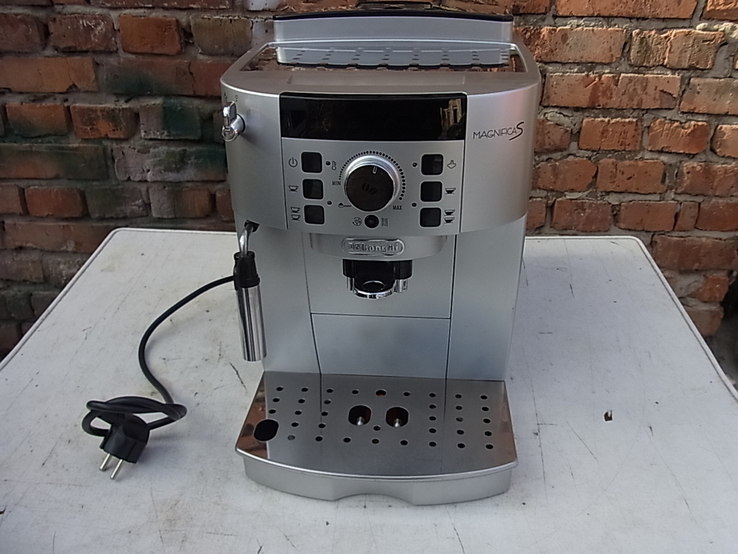 Кавомашина DELONGHI MAGNIFICA ECAM 22.110,SB з Німеччини, фото №2