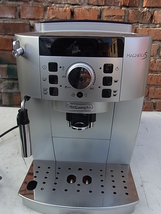 Кавомашина DELONGHI MAGNIFICA ECAM 22.110,SB з Німеччини, фото №3