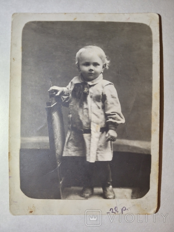 Фото ребёнка на стуле, 1929 год, фото №2