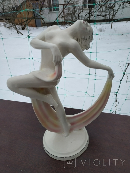 Статуетка Дівчина зі стрічкою НДР. Танець зі стрічками Hertwig Katzhutte Виробництво Німеччина