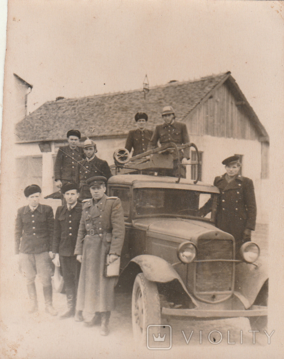 Пожежники біля ЗІС 5 1940-ві.