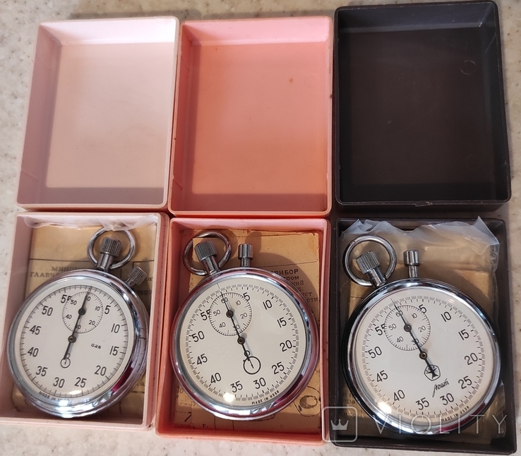Agate stopwatches in passport boxes