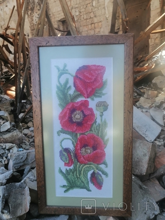 Embroidered poppies that survived the shelling of Irpin, photo number 3