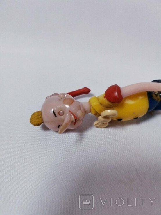 Іграшка СРСР Піноккіо колючий пластик 15 см на гумках, фото №7