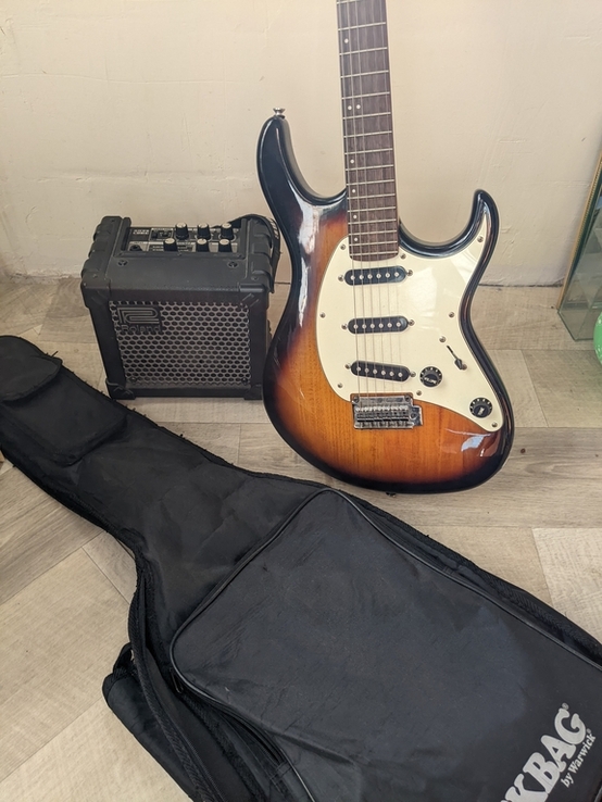 Комплект Электрогитара CORT , гитарный комбик, чехол для гитары, кабель