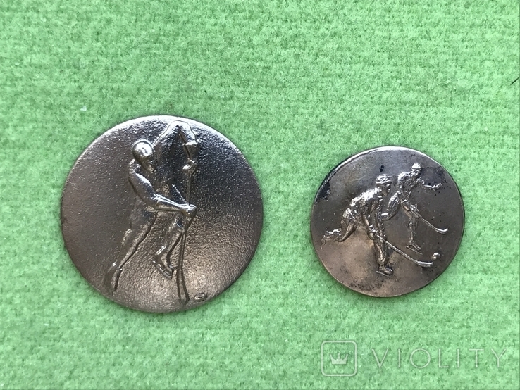 Два медальона к спортивным знакам по хоккею, 16 и 20 мм б/у
