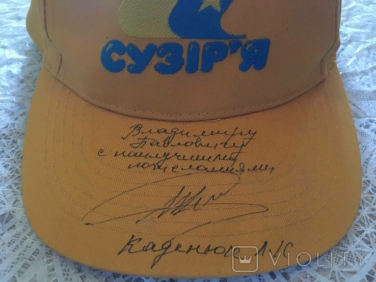 Cap with a dedicatory inscription and the signature of the cosmonaut of Ukraine Kadenyuk L.K., photo number 4