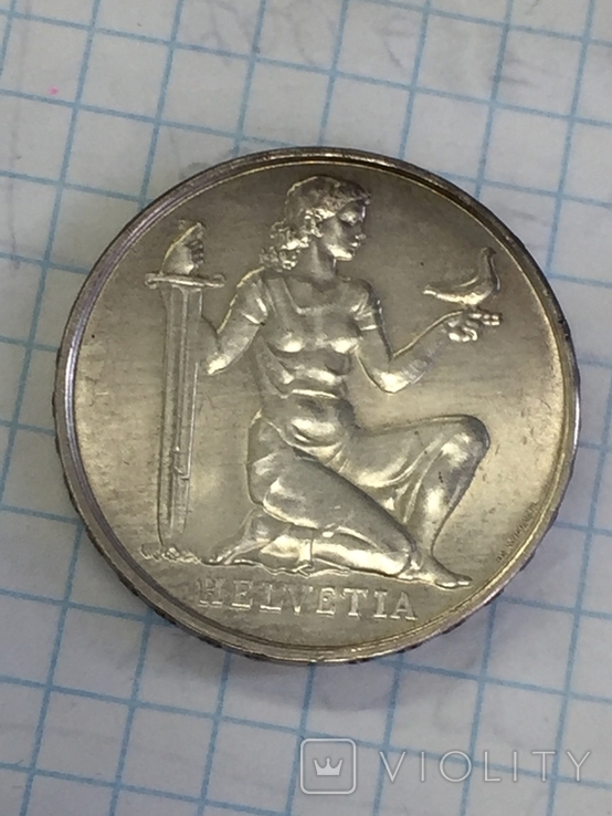 Срібна монета.