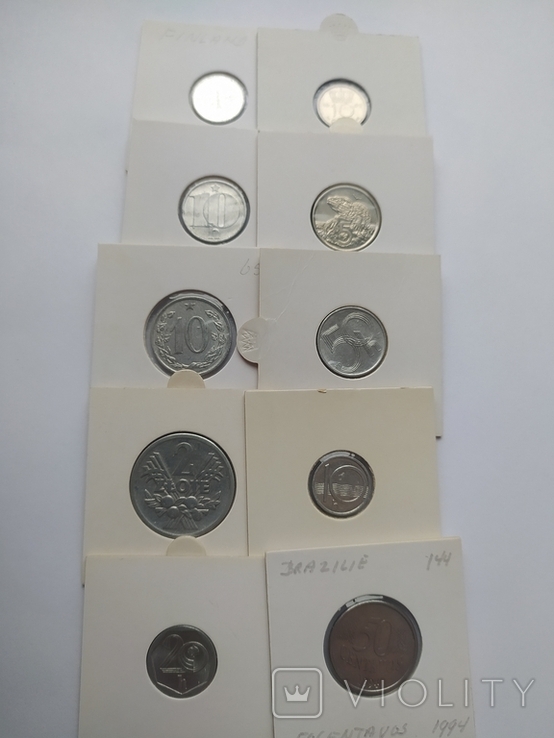10 разных монет одним лотом