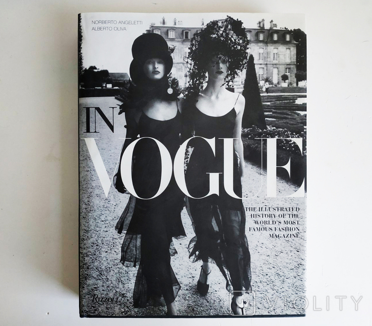 Книга фотоальбом In Vogue (иллюстрированная история самого знаменитого журнала)