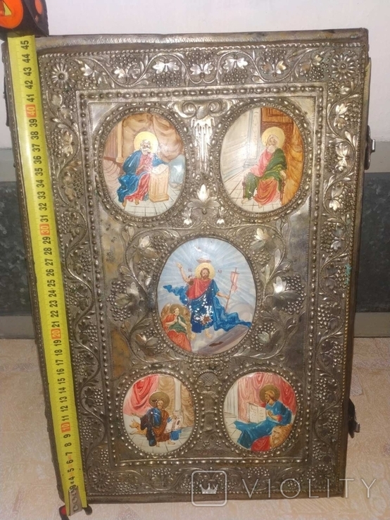 Старинная церковная книга в латунно серебряном окладе с эмалью финифть и золоченым обрезом, фото №2