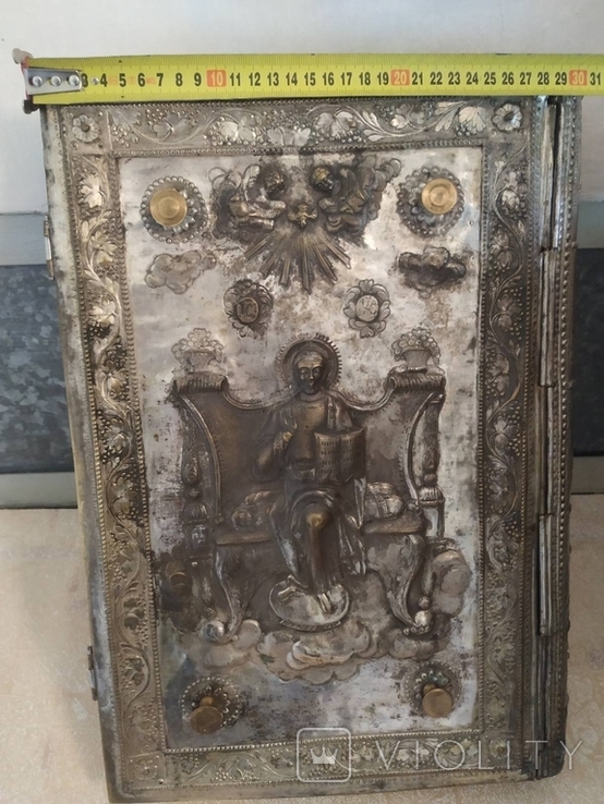 Старинная церковная книга в латунно серебряном окладе с эмалью финифть и золоченым обрезом, фото №3